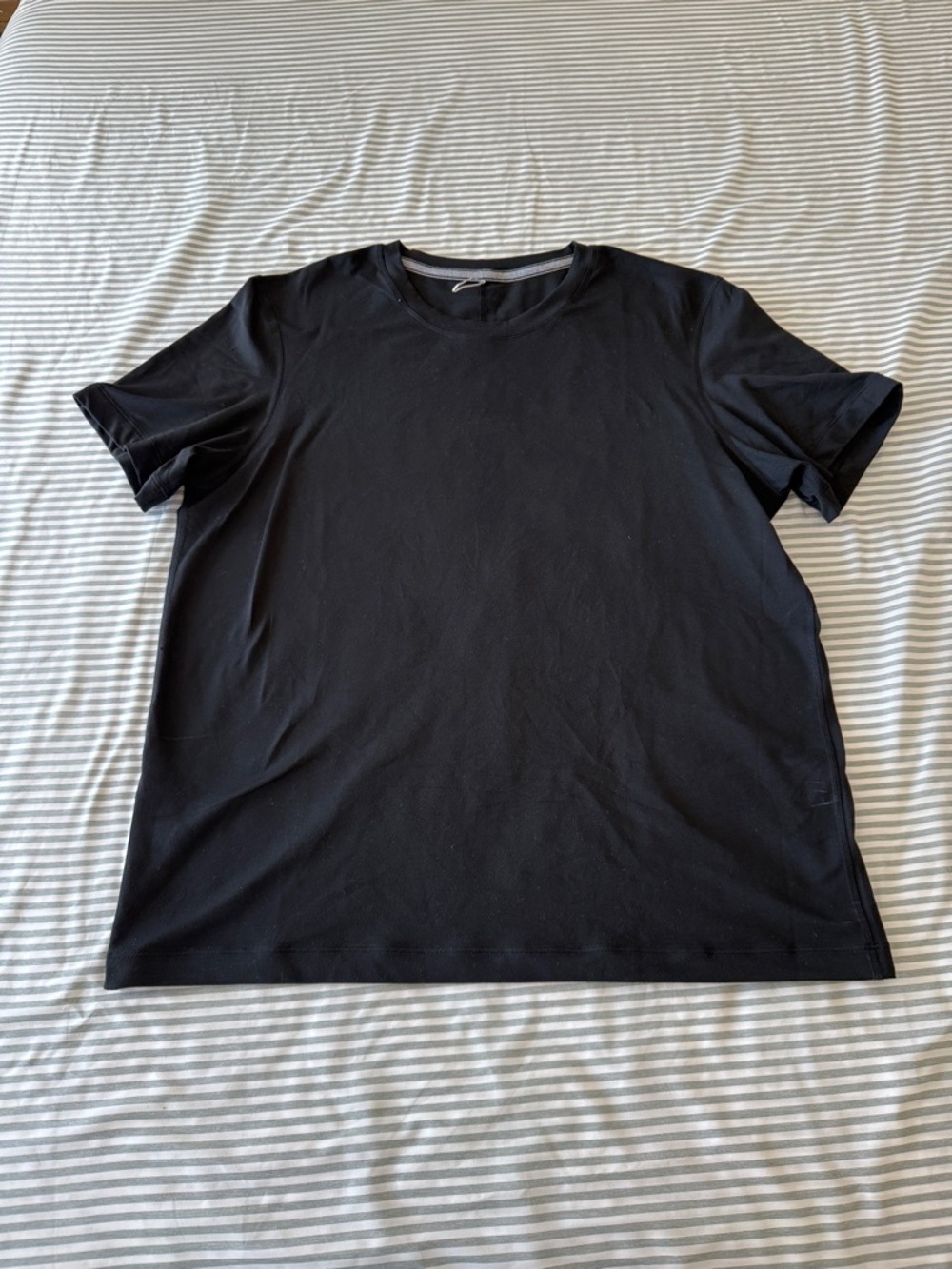 Lululemon men’s black shirt